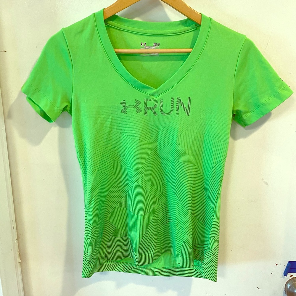 Women’s Under Armour v-neck running top!